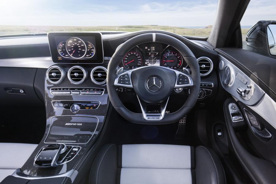 Панель приборов Mercedes-AMG C63 S Coupe (C205) 2016 года  (AU) (фото 18 из 37)